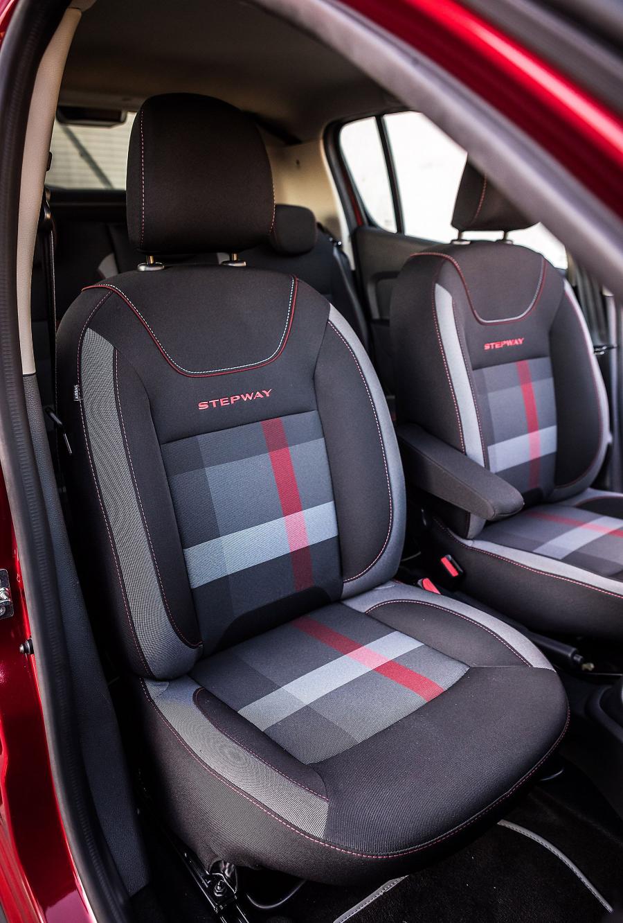 Интерьер Dacia Sandero Stepway Charisma 2019 года  (фото 23 из 24)